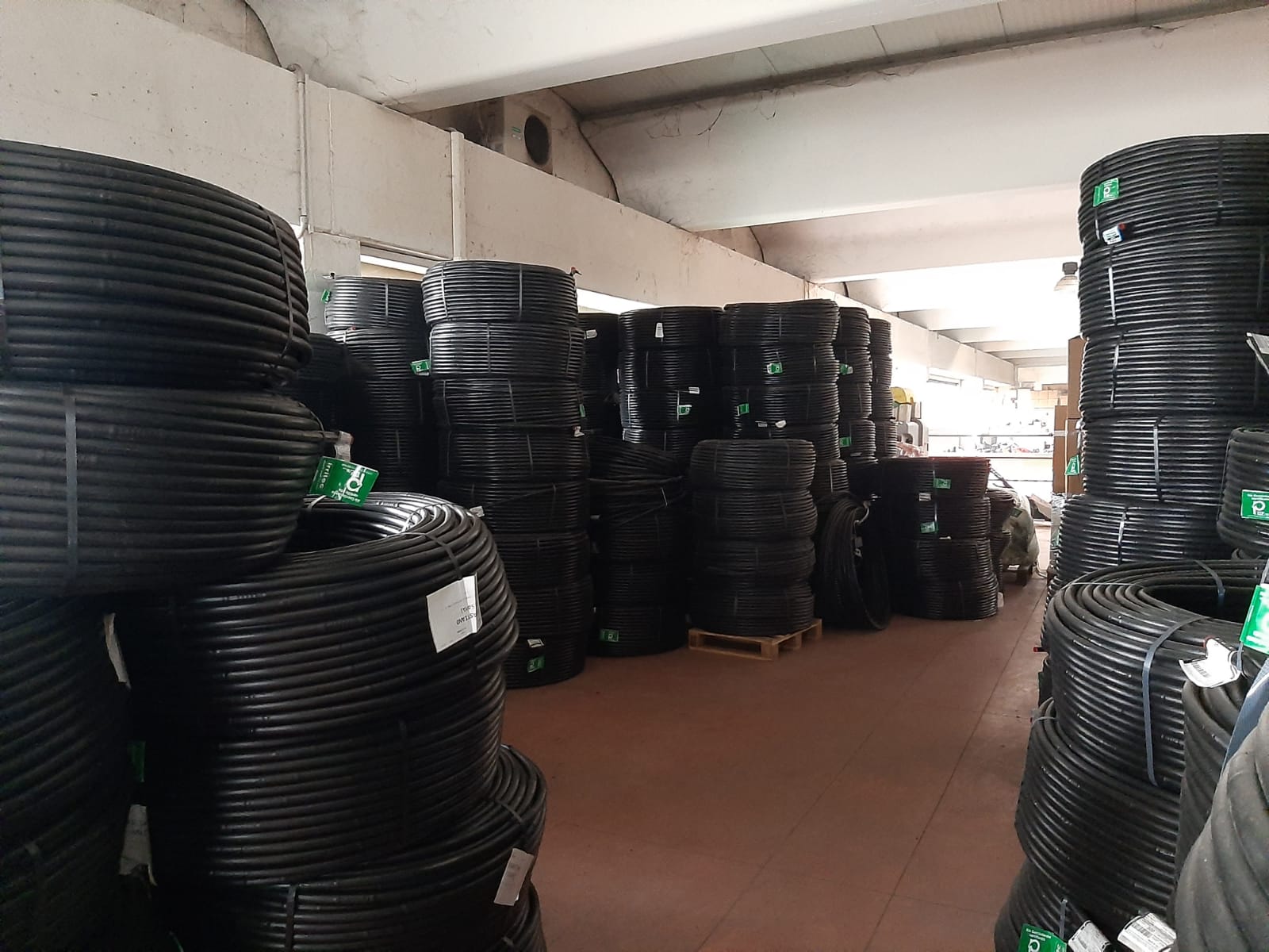 vendita di prodotti per la realizzazione di impianti di irrigazione a goccia: tubi, raccordi, ala gocciolante - Possamai Sebastiano